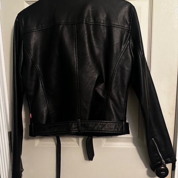 Levi's Women's Faux-Leather Belted Hem Moto Jacket - Picture 4 of 8